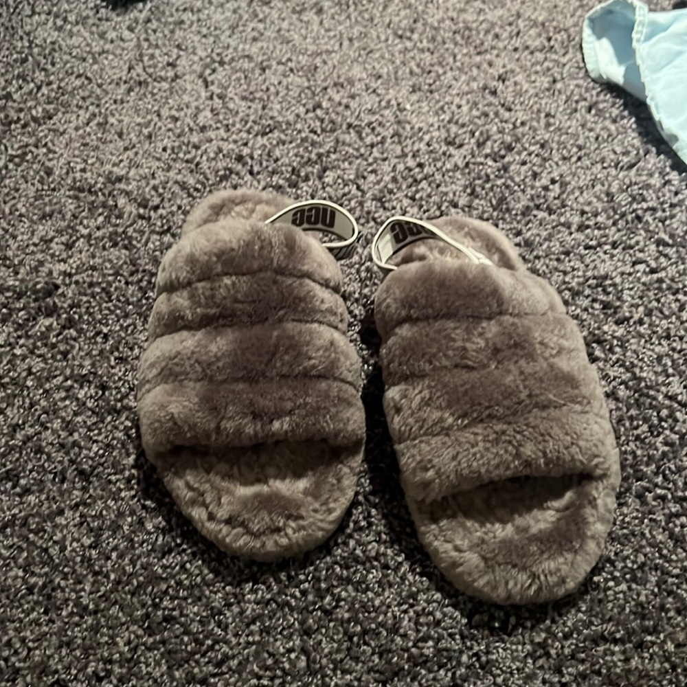 Open toe Ugg slippers, worn once, can fit size 6-8